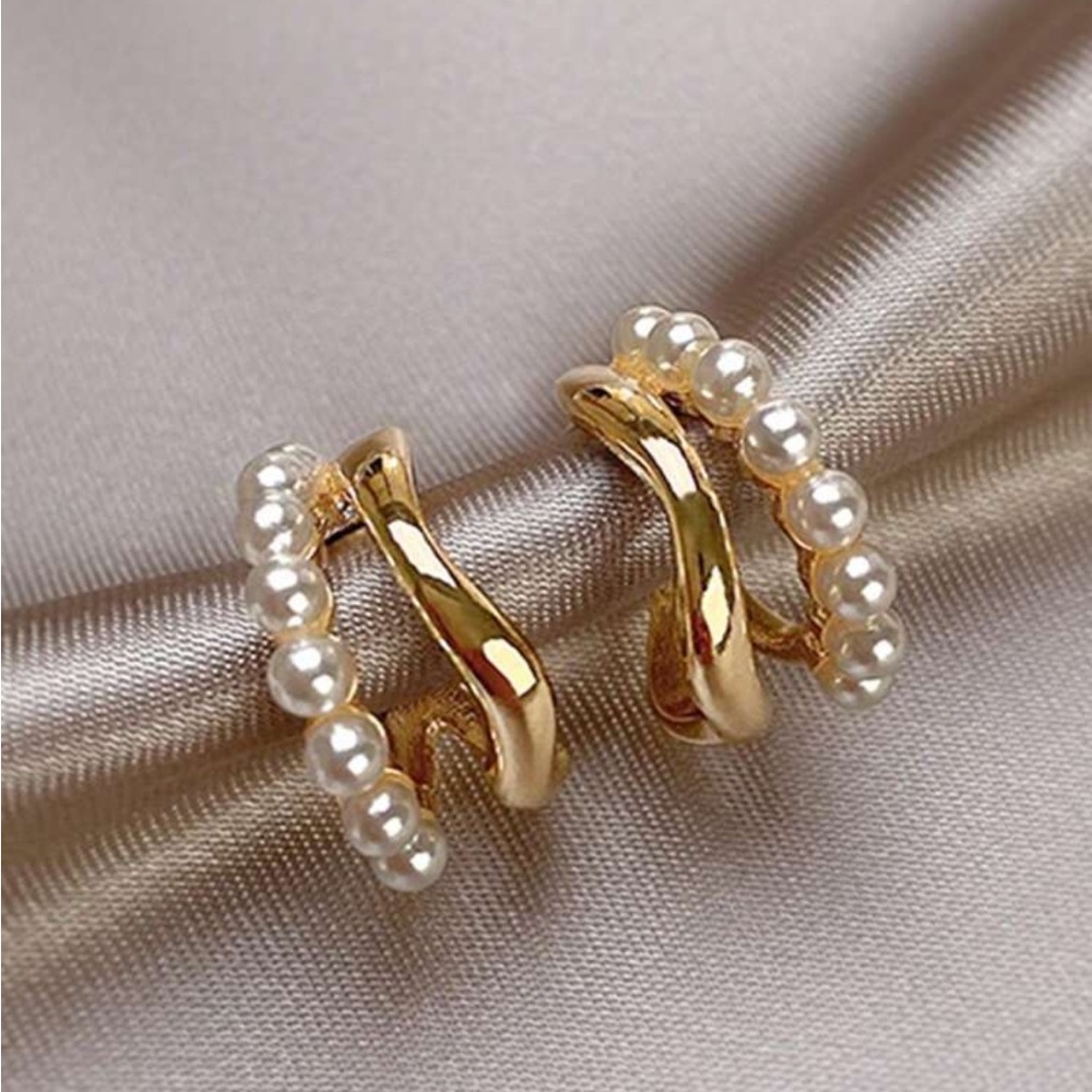 Elegant Gold and White Pearl Hoop Earrings
